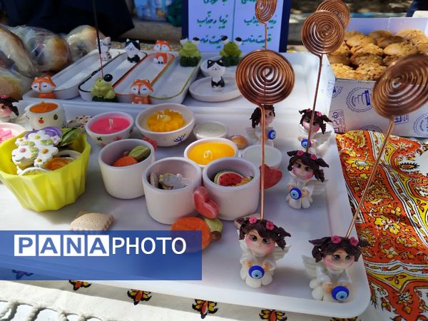 بازارچه کسب‌ و کار با هدف کارآفرینی در آموزشگاه نورایمان