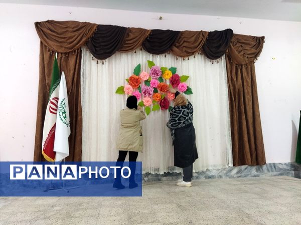 فضاسازی اردوی تمشک توسط دانش‌آموزان و فرهنگیان شهر راز