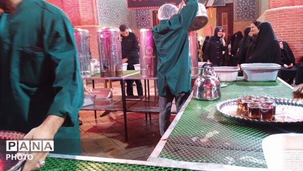 از جود چای در سوگ رهبر؛خدمت در حسینیه امام خمینی (ره)