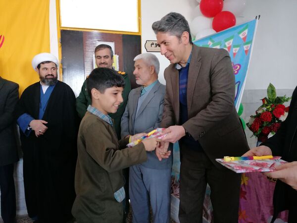 روایت ایرانمون در دبستان شوشتری فاروج