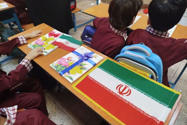 برگزاری جشن شکوفه ها در دبستان امام رضا ۱ شهر قیامدشت