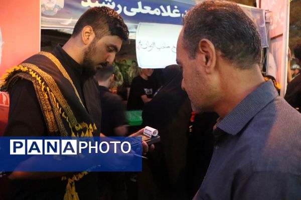 خادمی عاشقانه