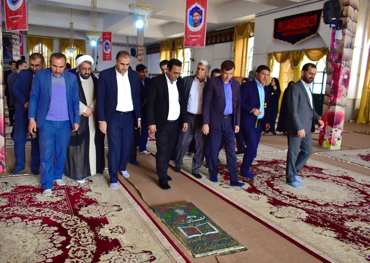 تجدید میثاق مسئولان آموزش‌وپرورش کهگیلویه و بویراحمد با شهدا 