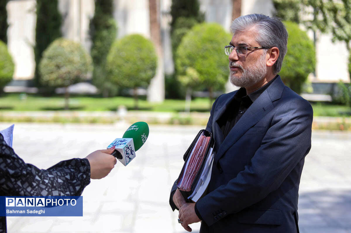  تلاش کنیم ارتباطمان با نخبگانی که مهاجرت کرده‌اند قطع نشود