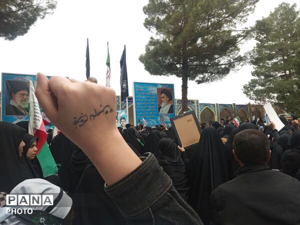 وداع با پیکر مطهر شهید فرشاد بنام در گلزار شهدا نیشابور 