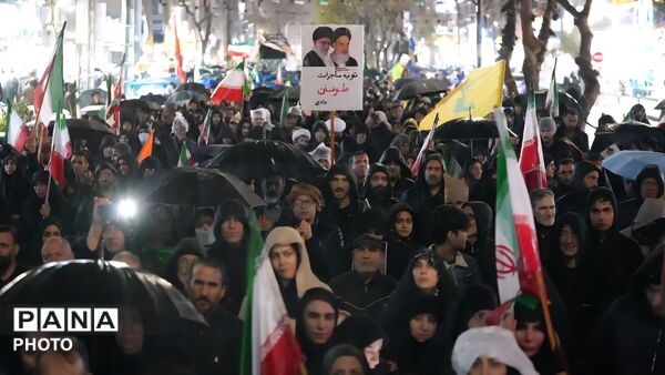 اجتماع و راهپیمایی امشب مردم فردیس زیر باران شدید 