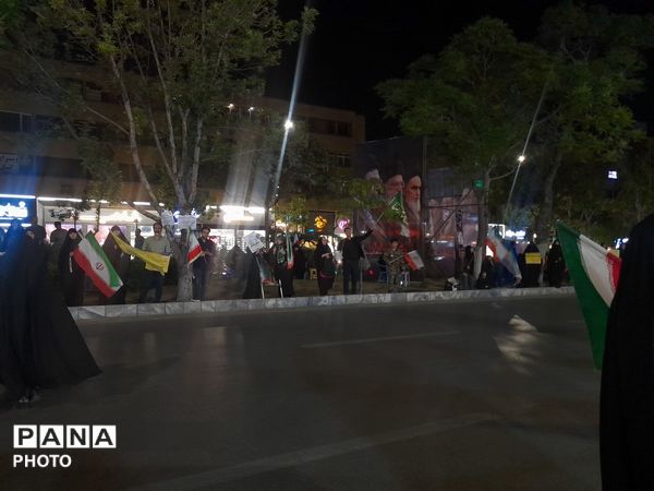 تجمع مردم در مسجدالزهرا مشهد و اجرای «سپاس معلم» در خیابان احمدآباد 