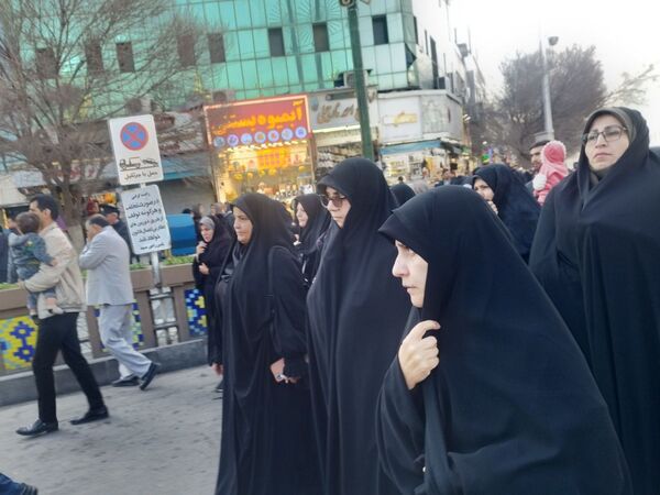 مراسم تشییع پیکر پاک شهید علی‌اصغر آدینه، صحنه‌ای از شکوه ایمان و وفاداری