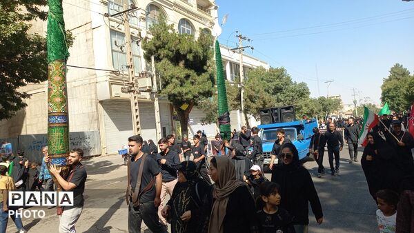 پیاده روی دلدادگان اربعین حسینی از امامزاده ابوتراب تا امامزاده محروق