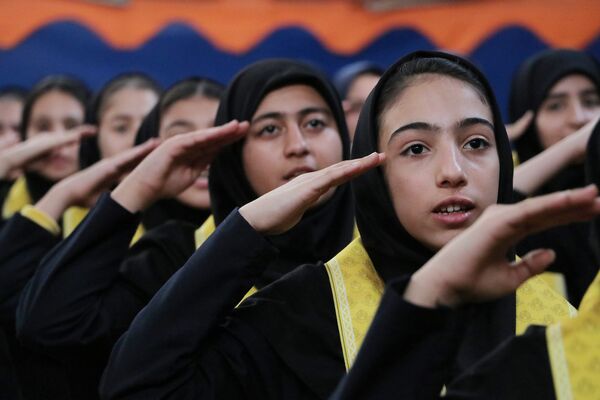 همایش «یاوران انقلاب» در بهارستان‌دو