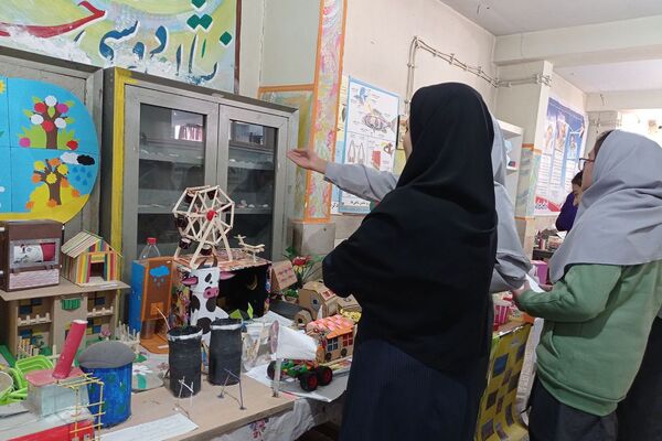 بازدید دانش‌آموزان سال اولی دبیرستان اندیشه‌نفیس شهرستان فیروزکوه از پژوهش‌سرا