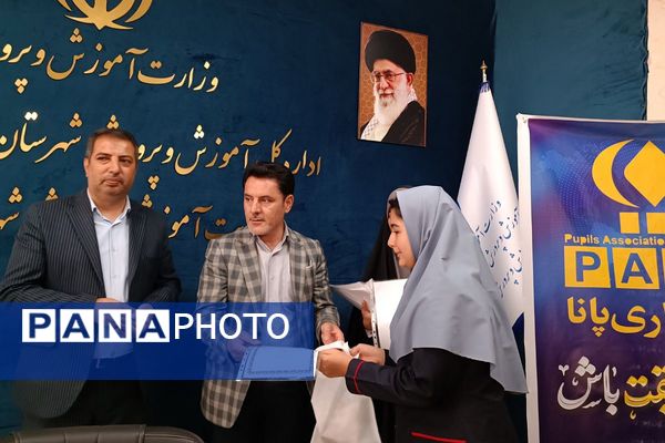 آیین تجلیل از دانش‌آموز خبرنگاران پانا در آموزش و پرورش شهرستان قدس