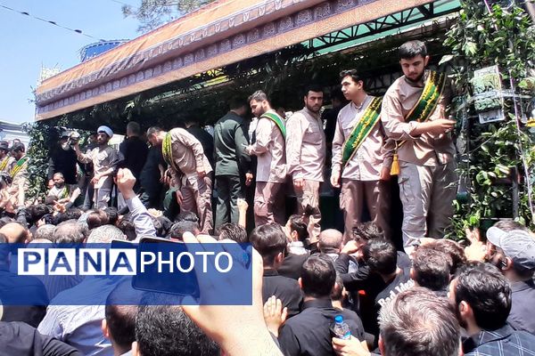 حضور میلیونی مردم تهران برای بدرقه شهید جمهور و یاران