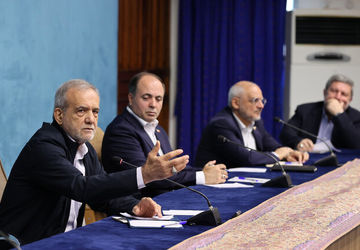 پزشکیان: کارگروهای تخصصی دستگاه‌های اجرایی و فعالان اقتصادی نتایج نشست‌هایشان را به دولت ارائه کنند