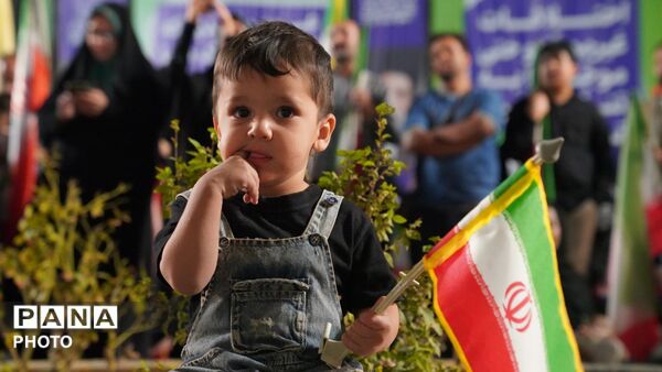 اجتماع دانش آموزان اصفهانی به مناسبت آغاز سال تحصیلی