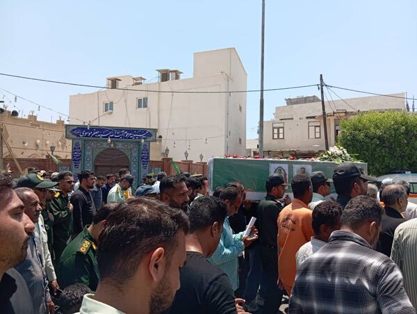 تشییع پیکر شهید استوار یکم محمد تنگستانی در بندرلنگه 