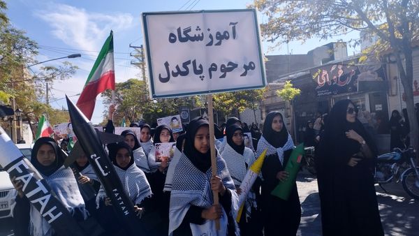 برگزاری راهپیمایی ۱۳ آبان در شهرستان خلیل‌آباد
