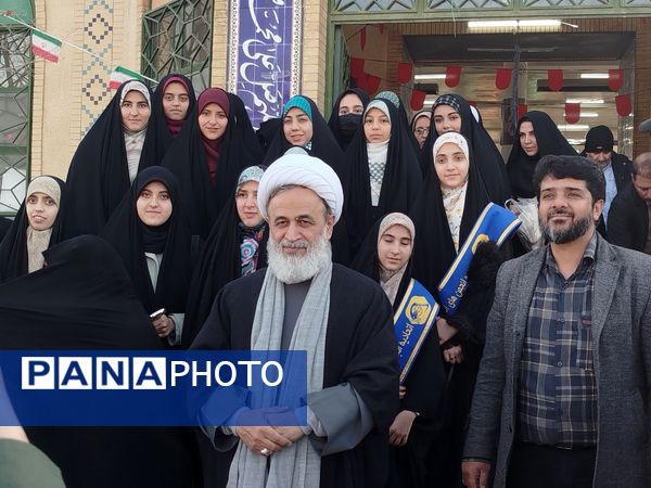 آوای عطر آگین دعای ندبه در گلزار شهدای شهر بن پیچید