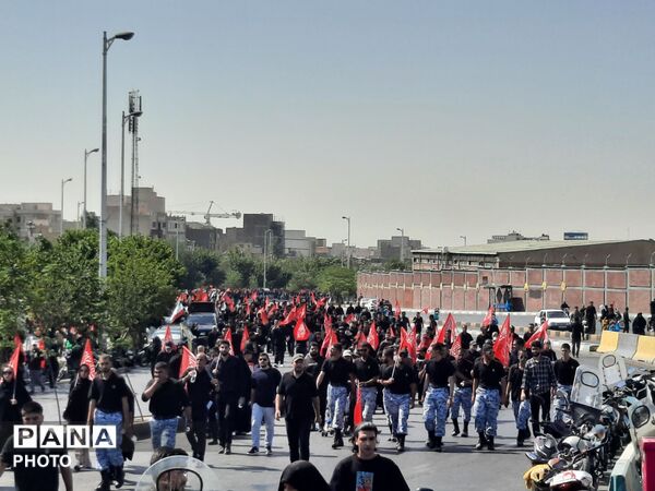 وداع باشکوه ملت با رهبر انقلاب و تشییع پیکر پاک و مطهر ایشان
