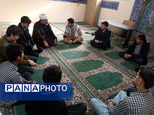 جلسه شورای محوری بسیج دانش‌آموزی در مدرسه علوی 2 شهرستان قدس