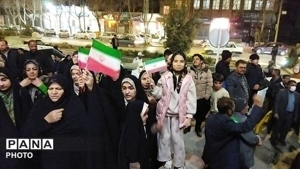 تجدید بیعت با رهبری توسط مردم نیشابور 
