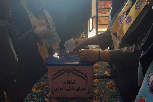 برگزاری انتخابات شورای دانش‌آموزی در دبیرستان فرزانگان قائمشهر