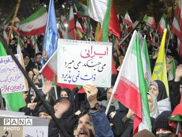 اینجا ایران؛ و نفس میهن و ولایت هنوز بلند است 