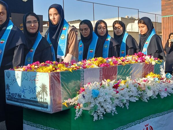 مدرسه دخترانه رقیه بدیعی میزبان شهید گمنام 