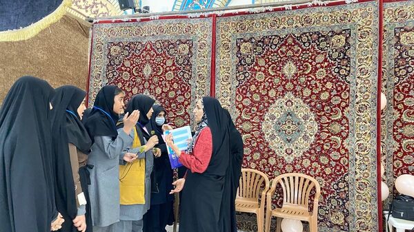 بازدید دانش آموزان دبیرستان دخترانه امید از آرامگاه شهید مدرس