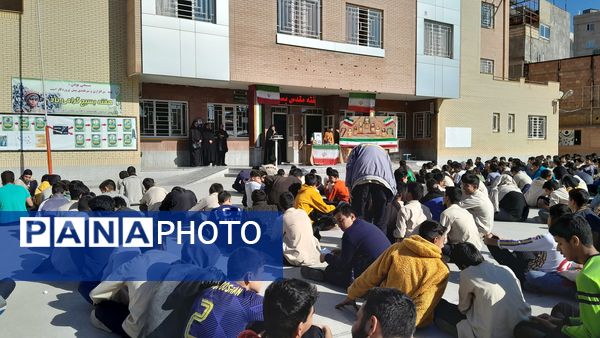 حضور خواهر شهید و راوی جنگ در مدرسه ابوریحان بیرونی 