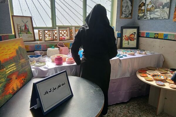 جشن دهه فجر در دبیرستان آزاده رودهن 
