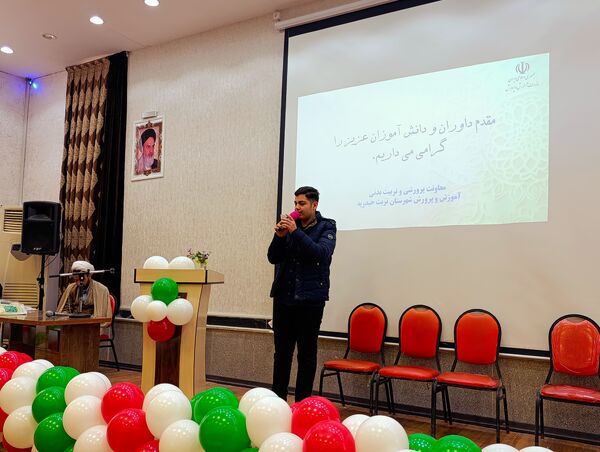 مراسم تقدیر از برگزیدگان قرآنی و فرهنگی در جشنواره‌های فردا و کارینو