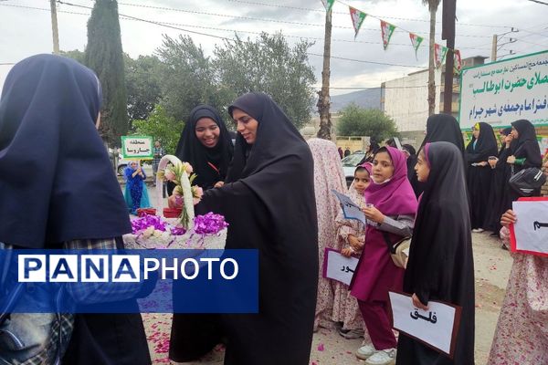 استقبال از دانش‌آموزان شرکت کننده در مسابقات قرآن، عترت و نماز در شهرستان چرام