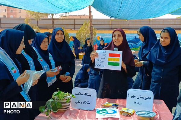 سه ایستگاه سلامت در زنگ تفریح  دبیرستان مهر نیشابور 