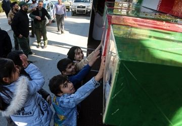 تشییع پیکرهای مطهر شهدای گمنام دفاع مقدس در کرمانشاه همزمان با سالروز شهادت حضرت زهرا (س)