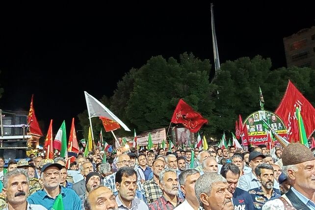 شبی دیگر از همبستگی مردم و تجدید بیعت با رهبری در بروجرد