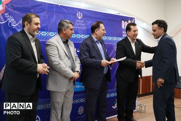 تجلیل از معاونین پرورشی و مربیان تربیتی منطقه ۱۴ تهران