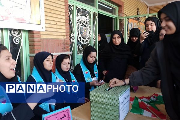 انتخابات شورای دانش‌آموزی در مدارس ناحیه 2 شهرری 
