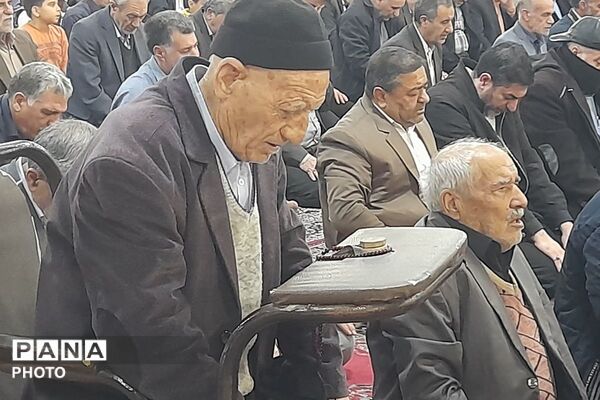 حضور پرشور فرهنگیان و دانش‌آموزان در مصلی نسیم شهر