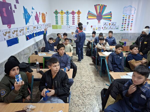 اولین توزیع شیر رایگان در مدارس ابتدایی شهرستان فاروج 