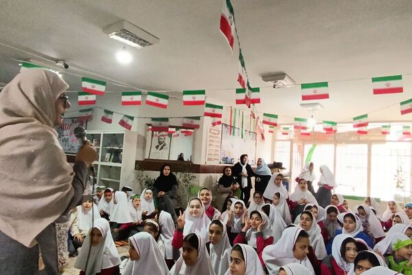 کودکان غرفه‌داران جشن میلاد موعود