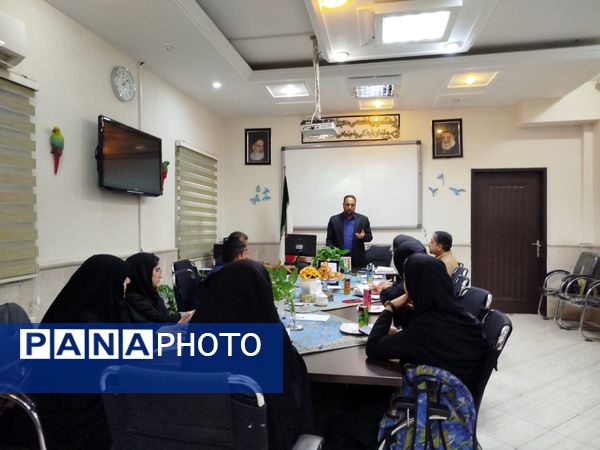 بحران آب مشهد زیر ذره‌بین رسانه‌ها و کارشناسان در فرهنگسرای محیط زیست