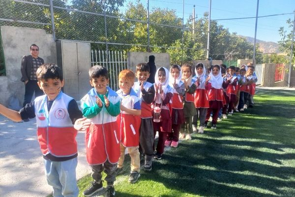 کودکان ننور میزبان هلال‌احمری‌ها شدند