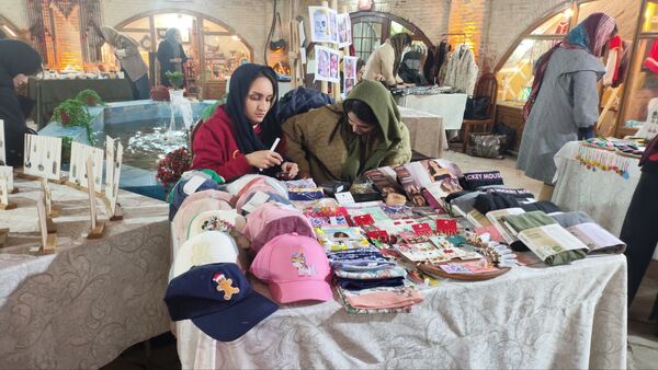 یلدا، بهانه‌ای برای گردهمایی در کنار اصالت ایرانی 
