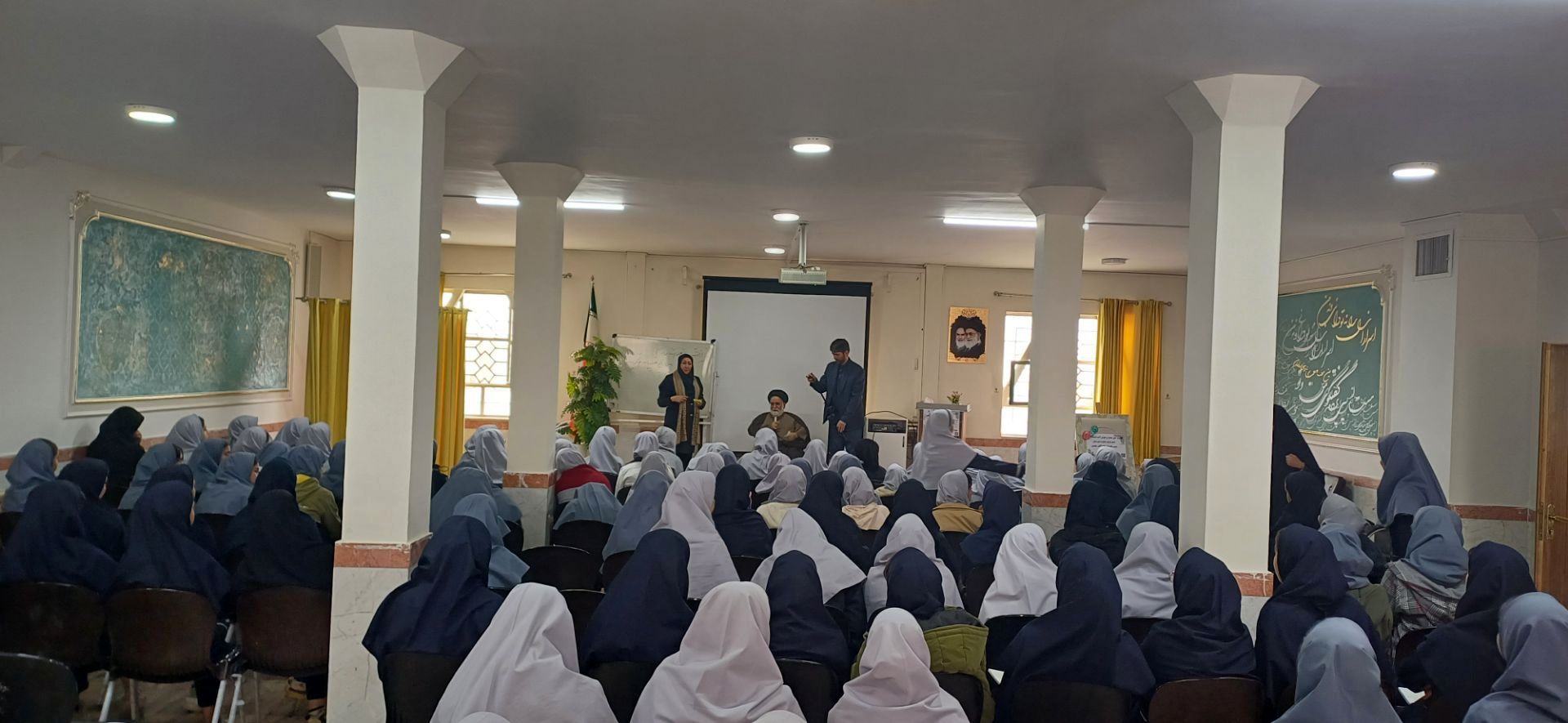 حضور امام جمعه شهرستان نیشابور در دبیرستان نمونه وکیلی استاد شفیعی کدکنی «وکیلی ۱۰»