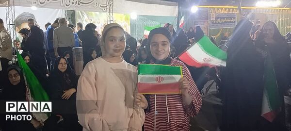 نمایش توان دفاعی کشور در میدان امام حسین (ع) یزد