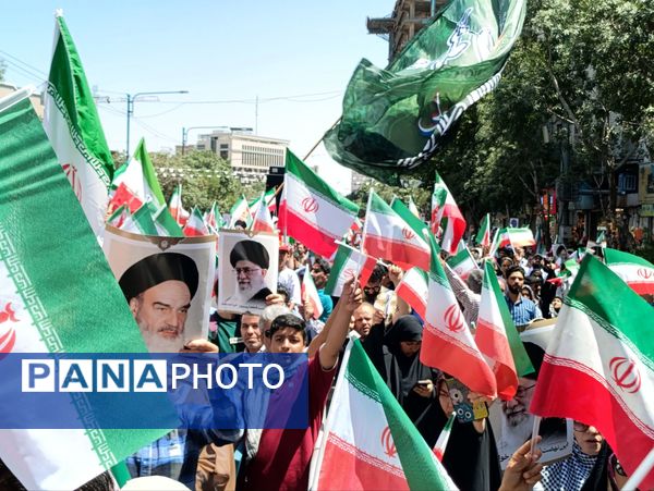 راهپیمایی جمعه خشم و نصر با حضور پرشور مشهد مقدس برگزار شد