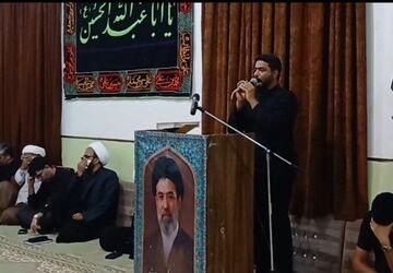 مراسم بزرگداشت رهبر شهید ایران در جغین 