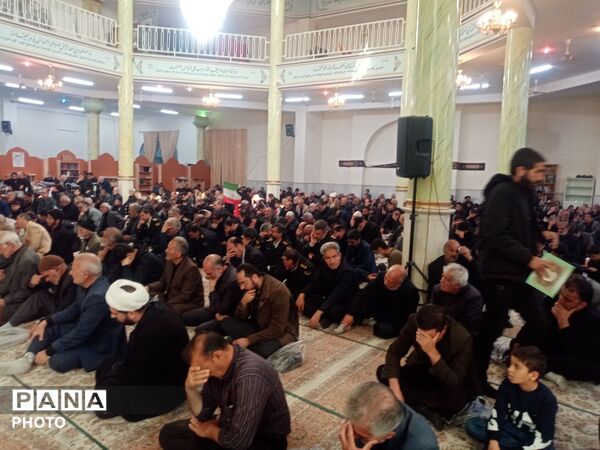 حضور دانش آموزان دبیرستان نمونه آیت الله خامنه ای در مراسم گرامیداشت رهبر معظم انقلاب اسلامی
