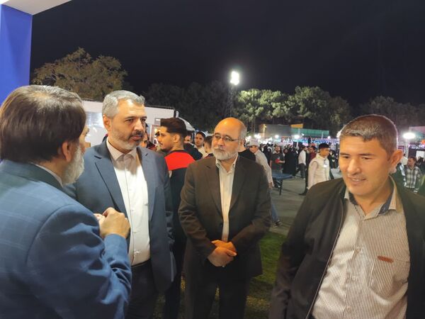 بازدید عضو شورای اسلامی شهر مشهد مقدس از غرفه منطقه ۱۰ شهرداری در بوستان ملت